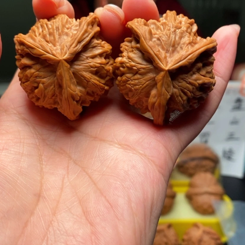 【闪购商品】把件桃核?****%16号三棱，