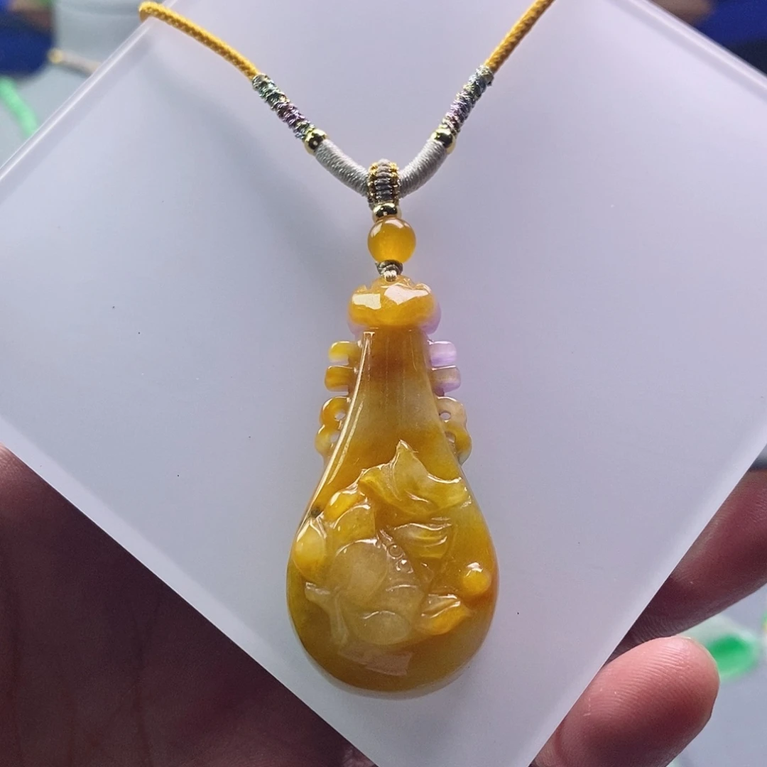 翡翠未镶嵌吊坠(赠链)