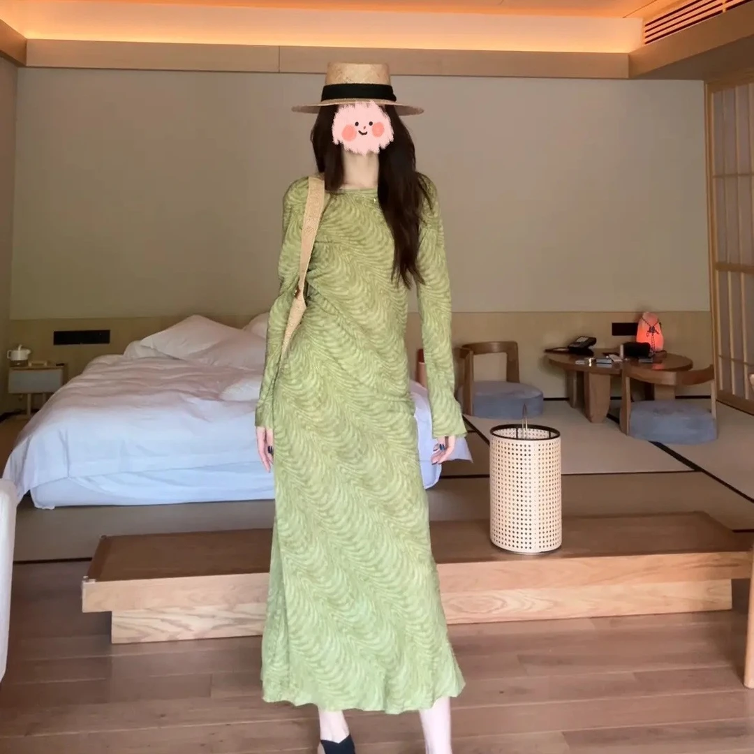 芝芝绿野诗行绝美绿色度假休闲长袖连衣裙印花裙子长裙女秋 6915