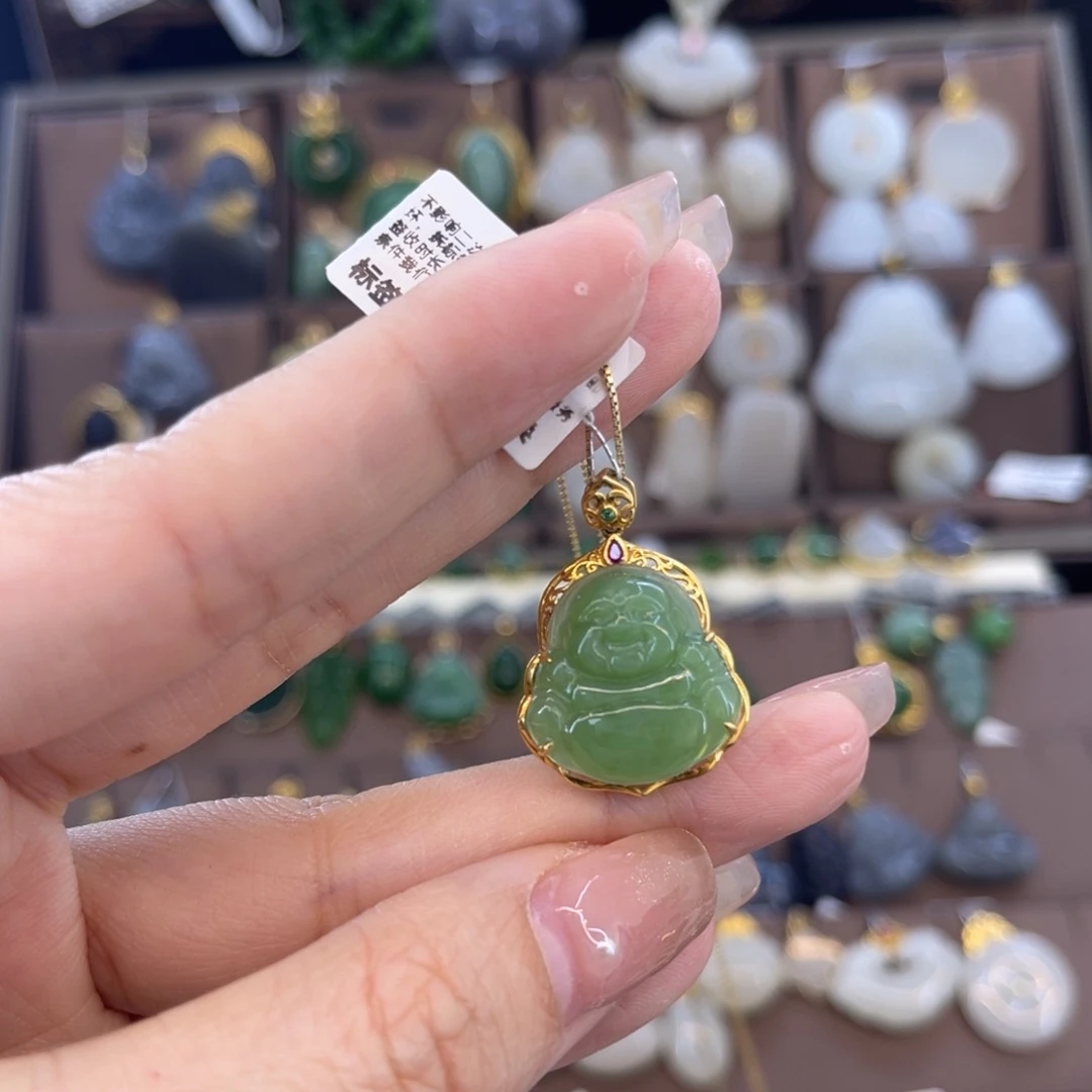 和田玉吊坠18K金镶嵌