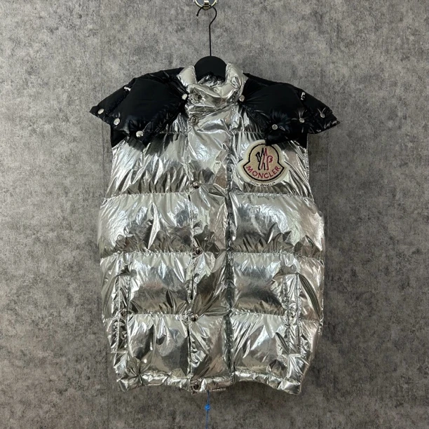 95新 MONCLER 蒙口银色羽绒马甲
