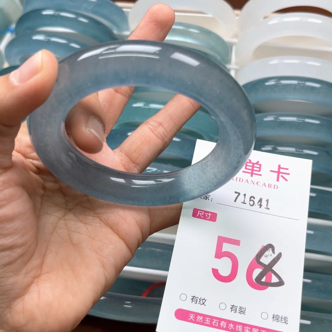 姐***姐石英质玉未镶嵌手镯