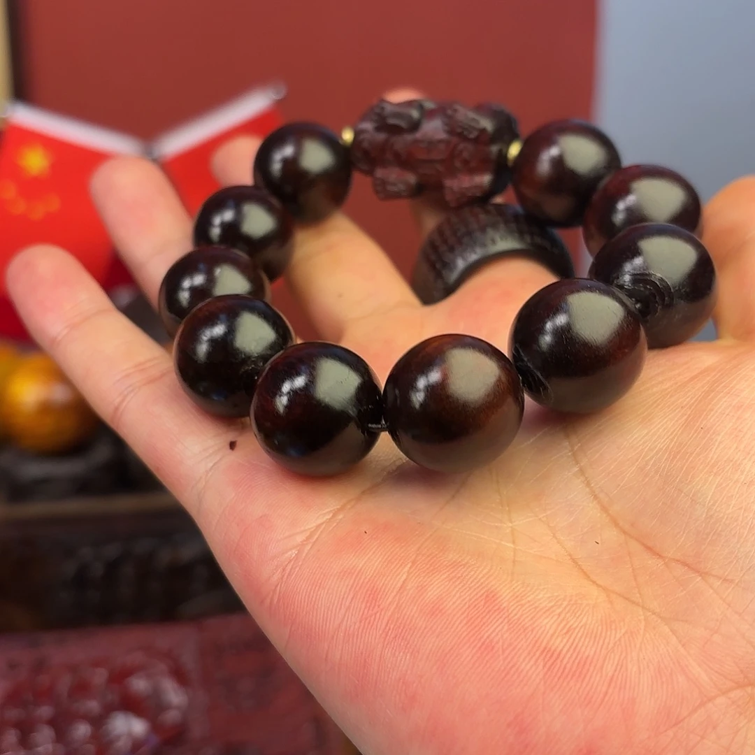 檀香紫檀（小叶紫檀）手串貔貅