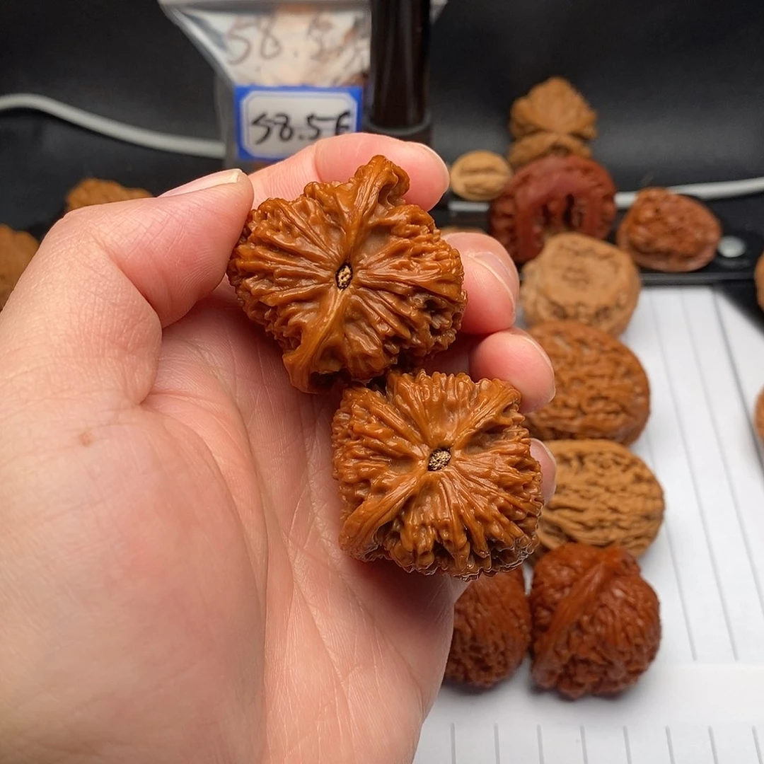 文玩核桃把件楽****麟