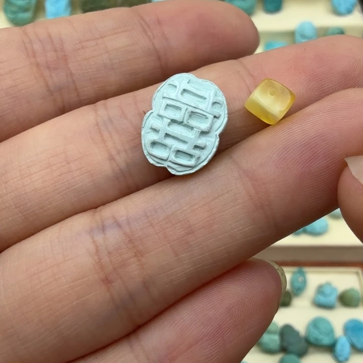 琥珀裸石未镶嵌雕刻