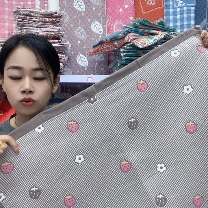 棉咖色小草莓纯棉