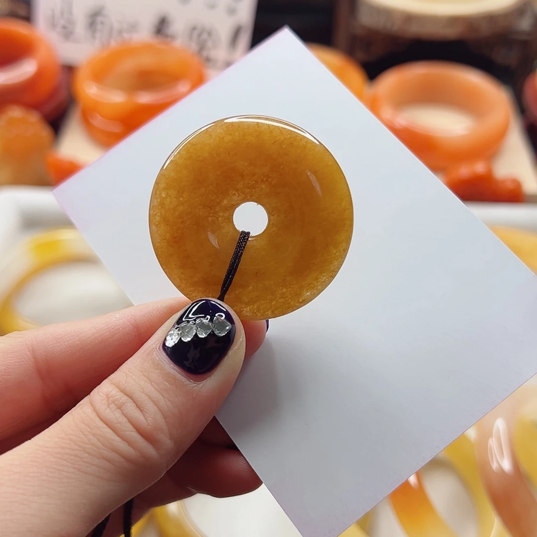 石英质玉（黄龙玉）未镶嵌颈饰