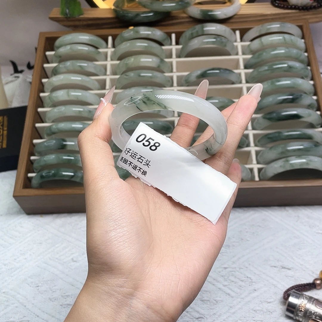 糖****石英质玉未镶嵌手镯058