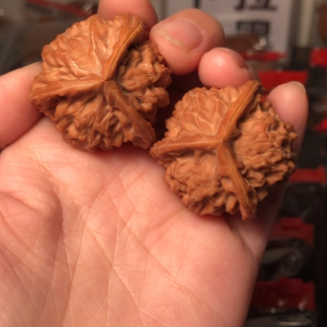 【闪购商品】文玩核桃把件三棱35