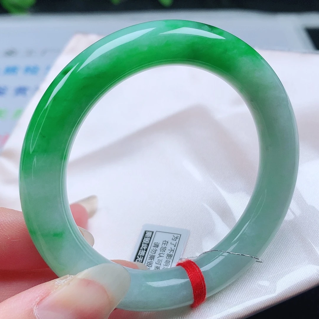 翡翠手镯未镶嵌53圆