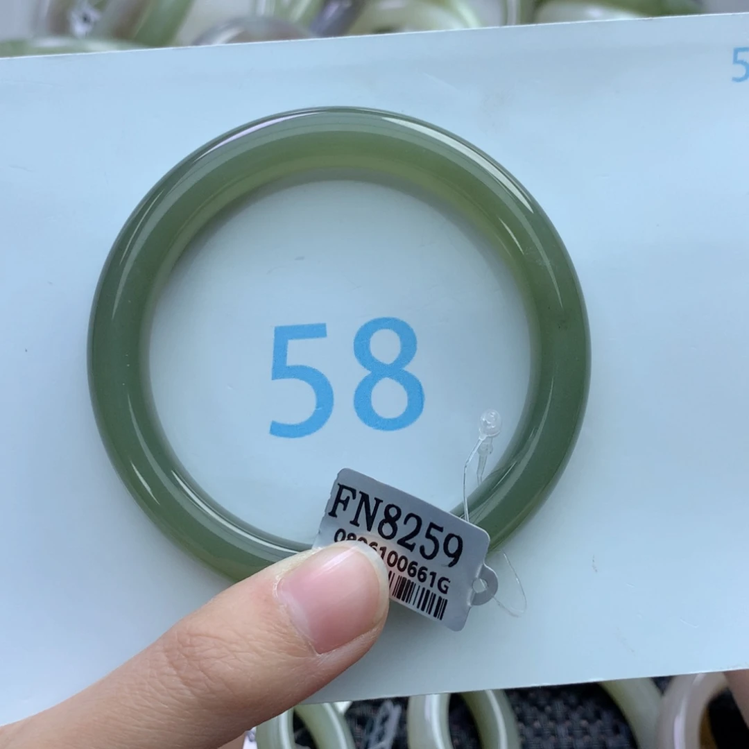 和田玉手镯未镶嵌苏**干