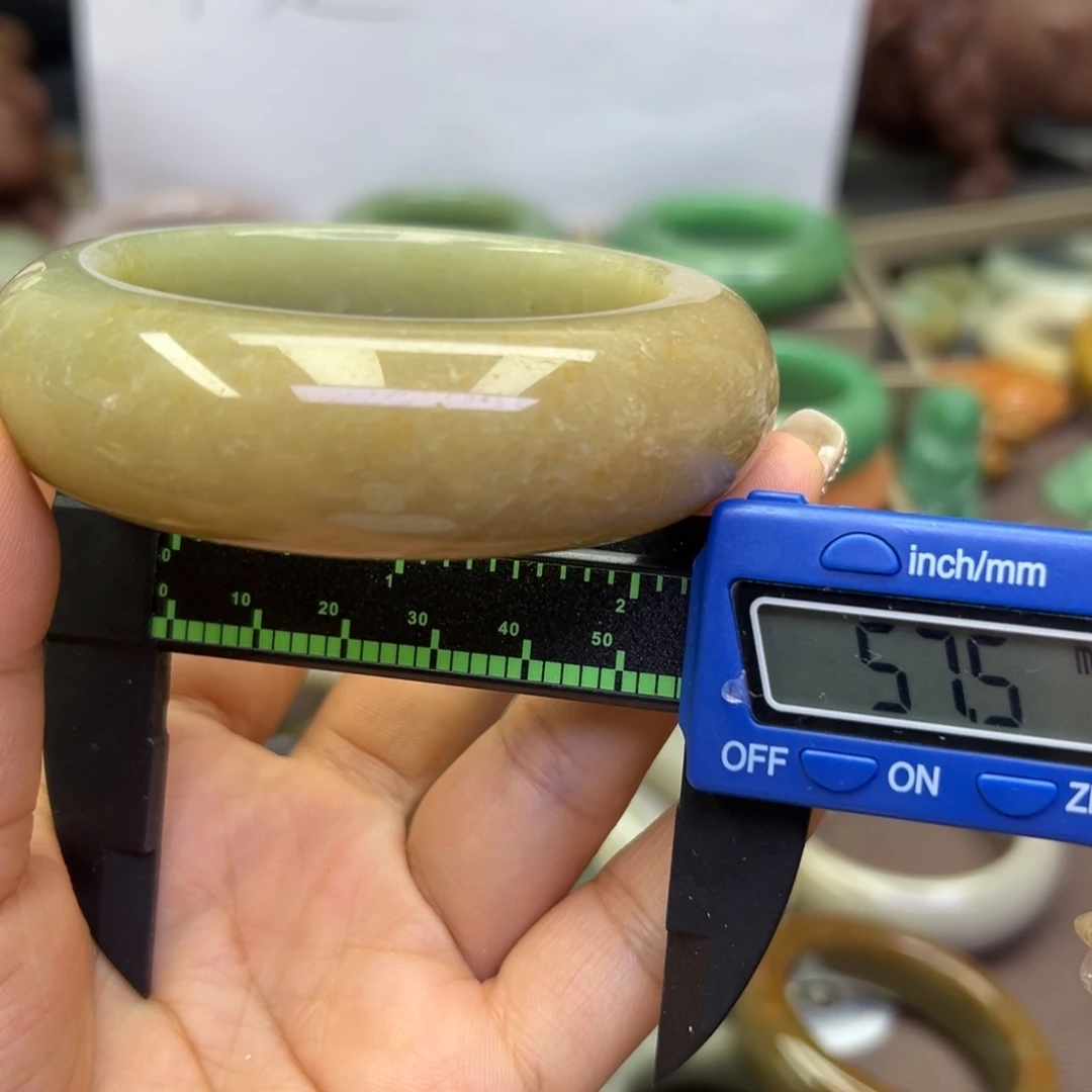 未镶嵌手镯石英岩玉