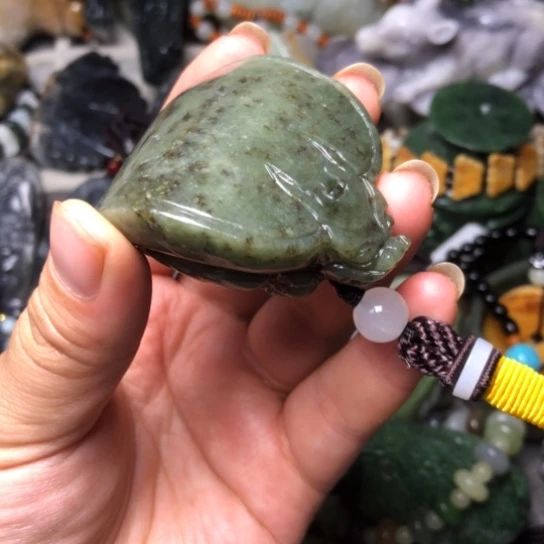 和田玉未镶嵌把件