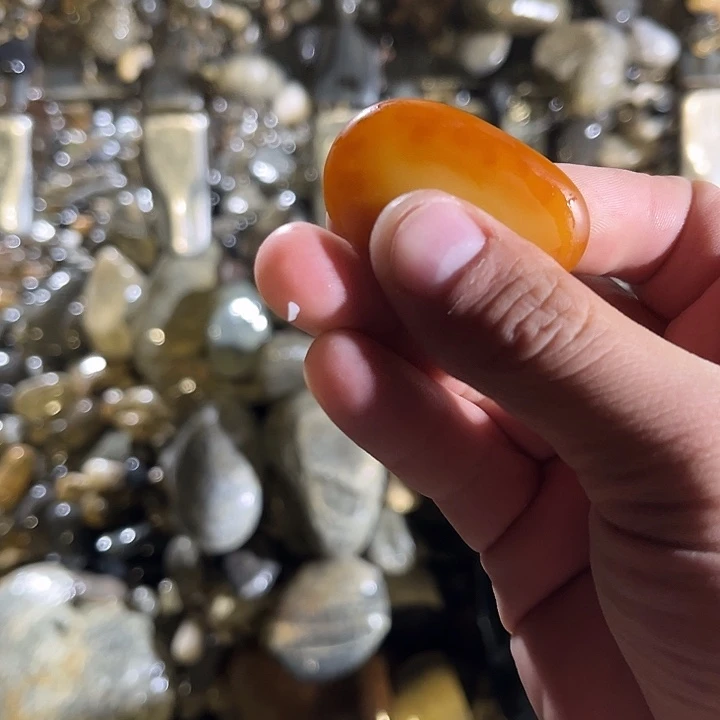 和田玉（糖玉）未镶嵌珠宝奇石