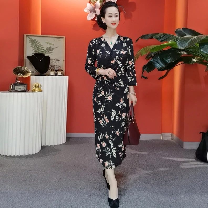 【主播甄选】法式复古V领显瘦气质连衣裙度假聚会茶歇印花中长裙