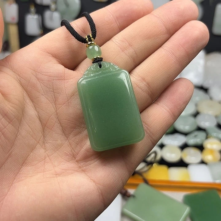 石英质玉未镶嵌颈饰