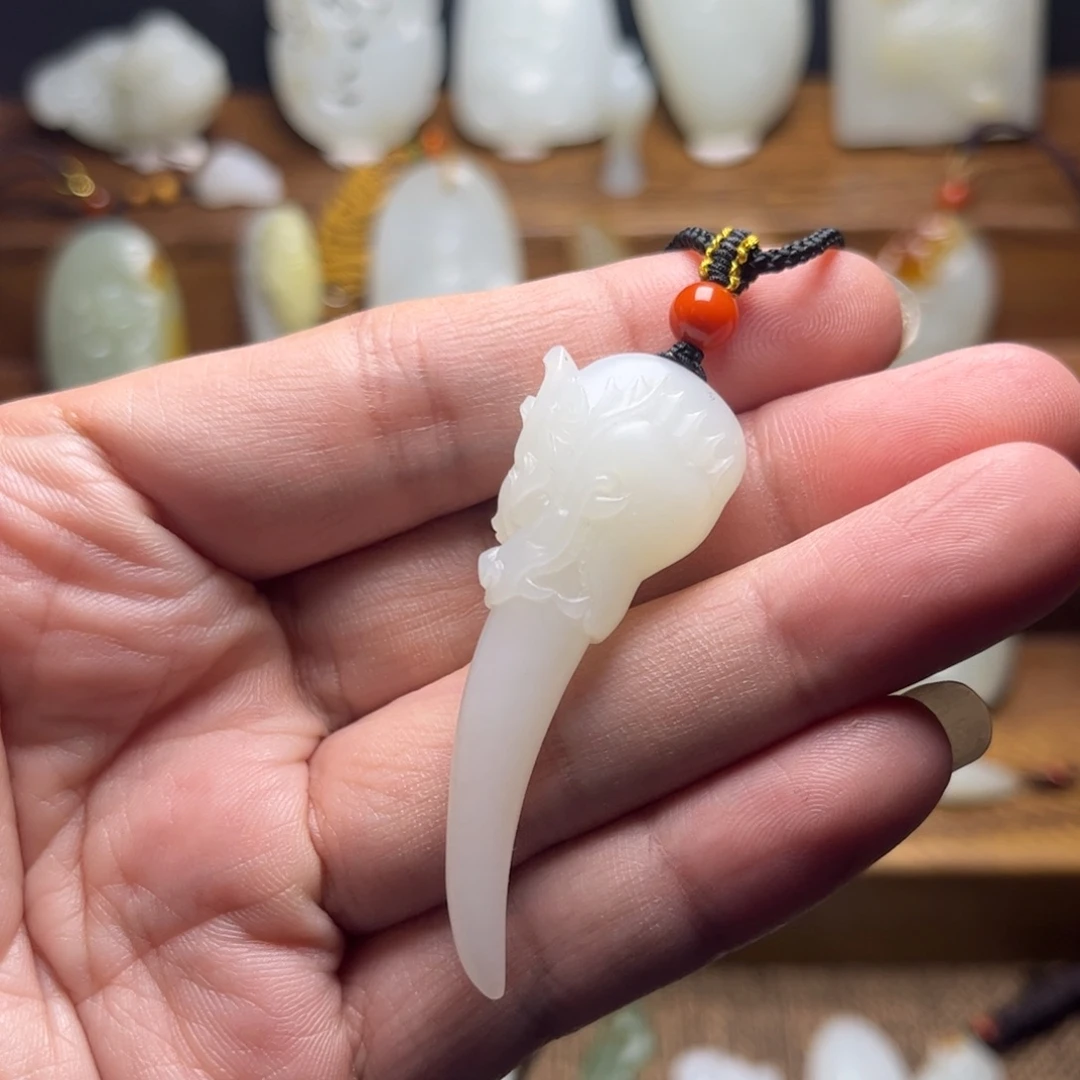 和田玉未镶嵌车挂