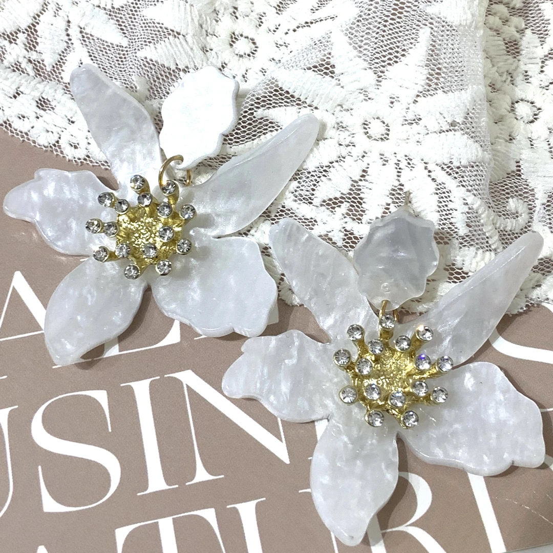 非金属亚克力耳饰 非金属耳饰 LARVINA复古白色花花耳环