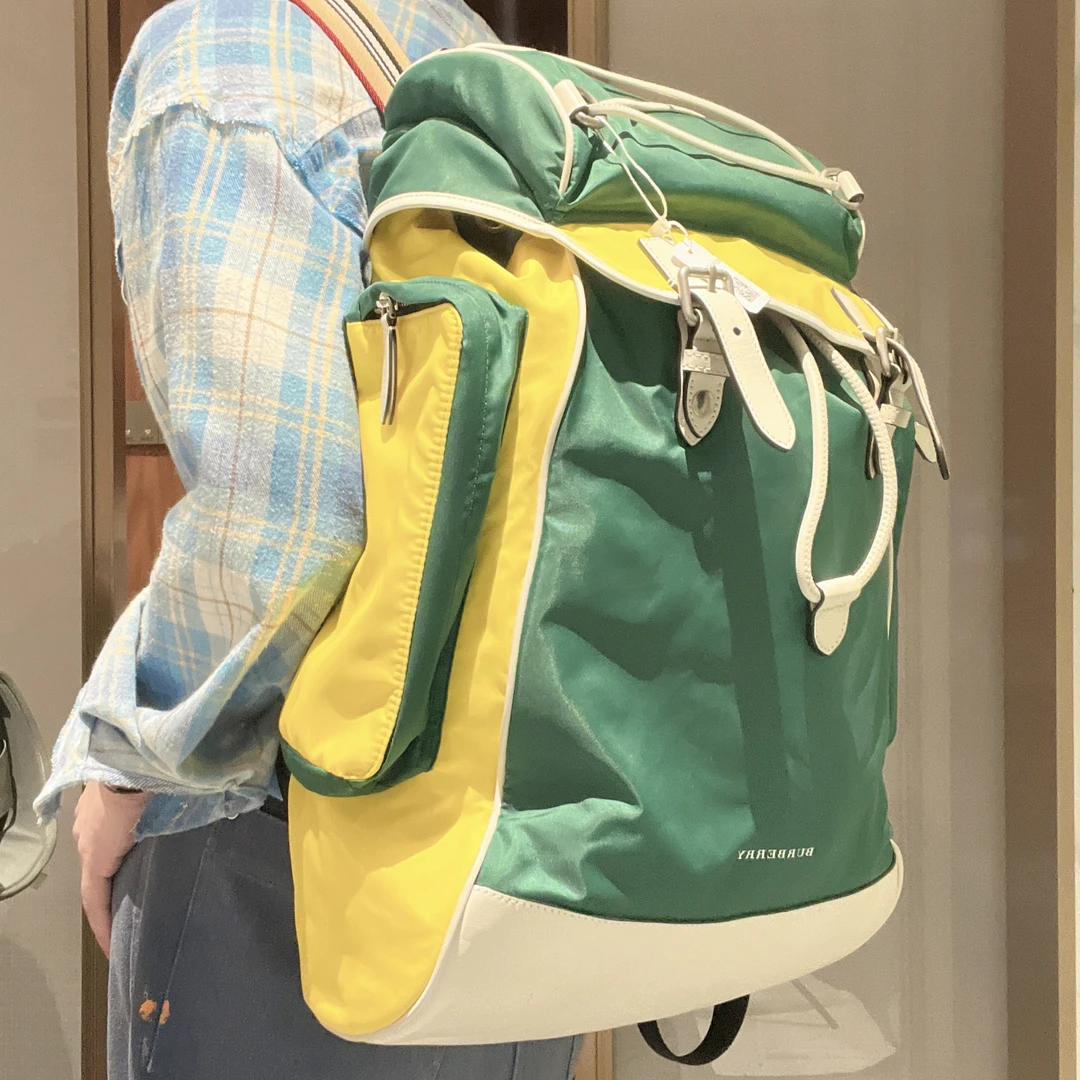 95新 BURBERRY/博柏利 【涛】26 0434 拼色降落伞双肩包