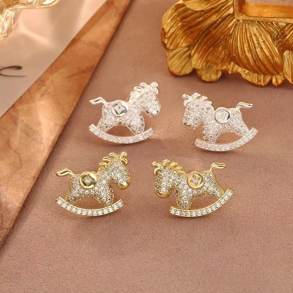 铜合金耳饰 超闪微镶小马造型耳钉小众设计精致小众首饰高级感