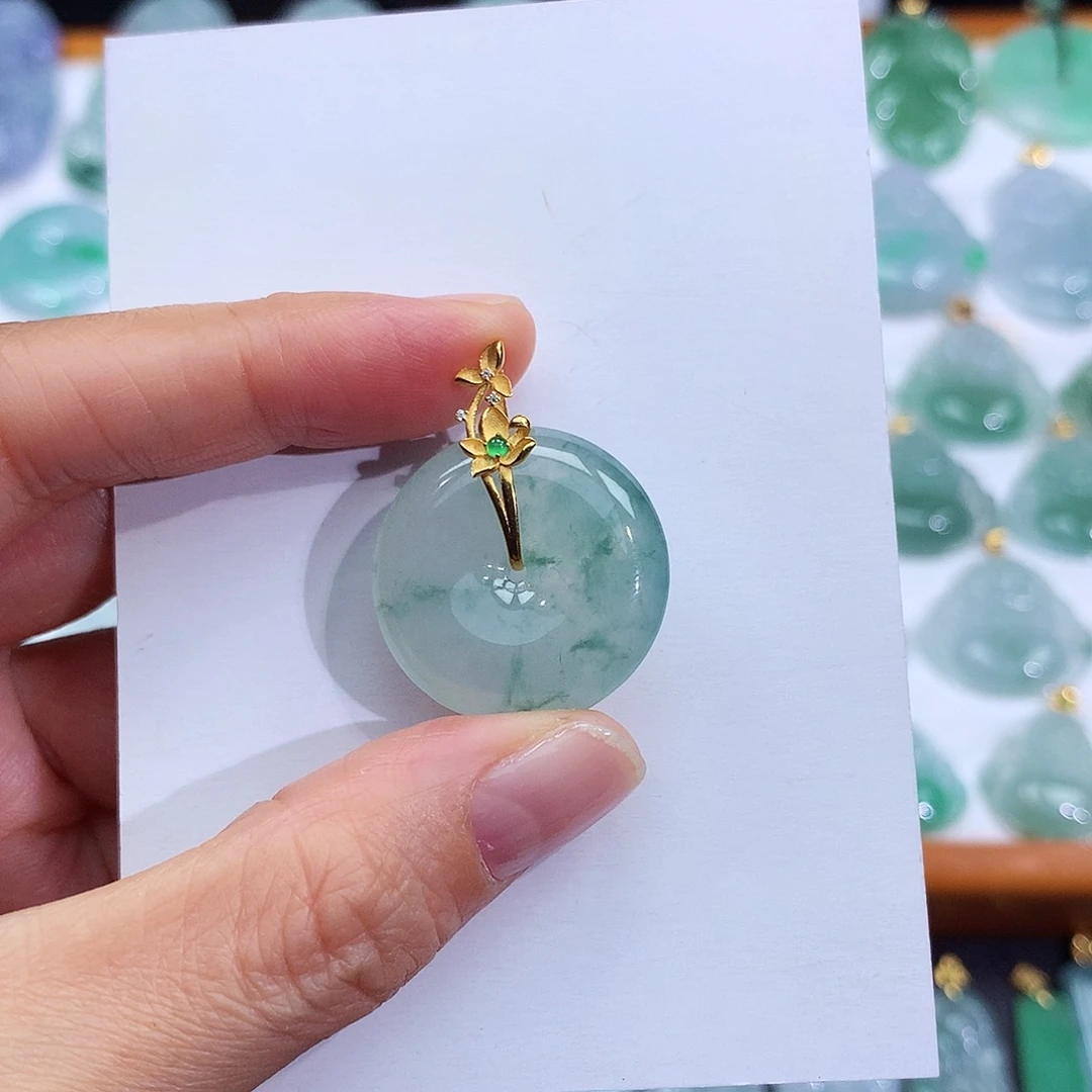 翡翠18K金镶嵌颈饰翡翠吊坠