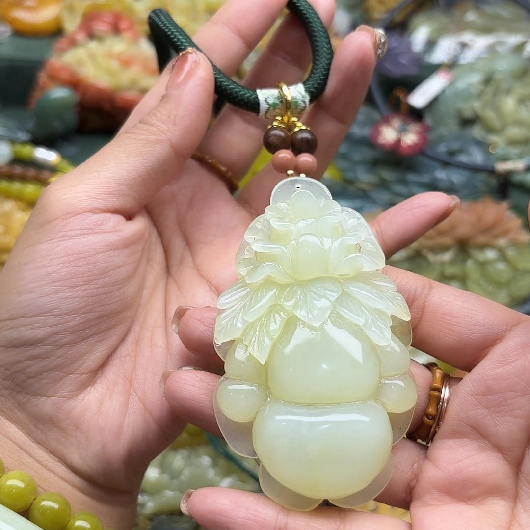 蛇纹石玉未镶嵌吊坠