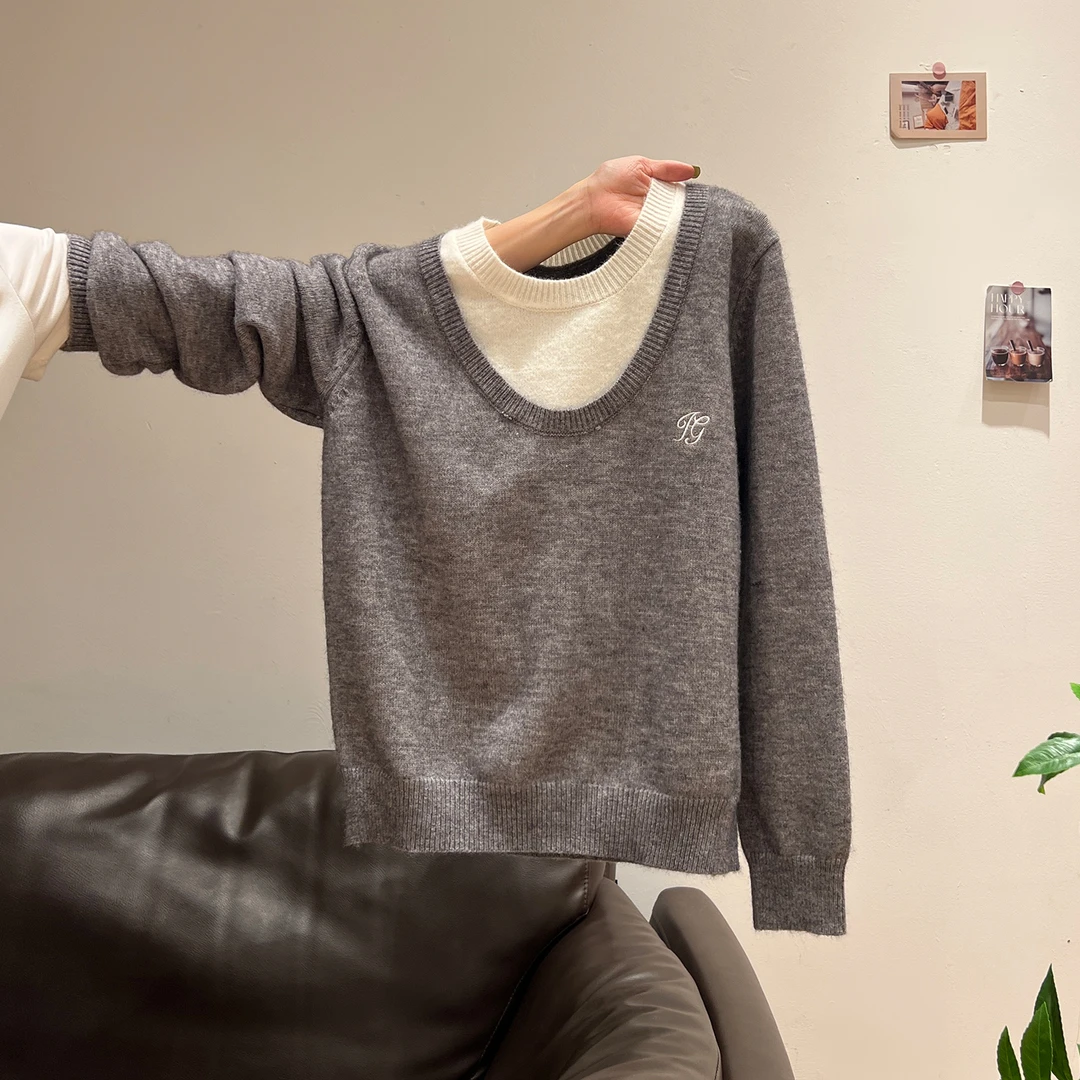 灰色假两件圆领毛针织衫女秋季2025新款宽松慵懒感撞色上衣