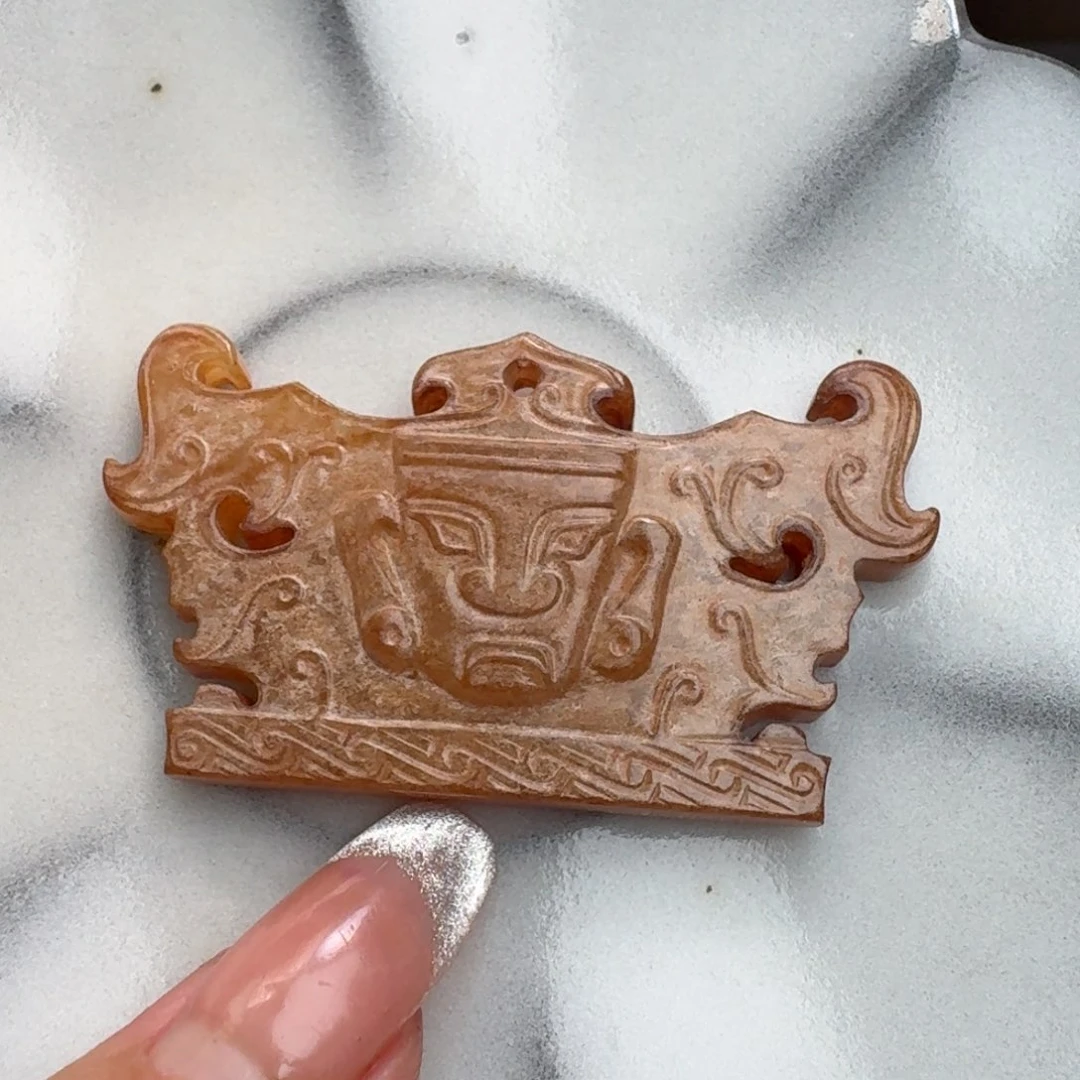 摆件陶铮**生佩戴瓷器的