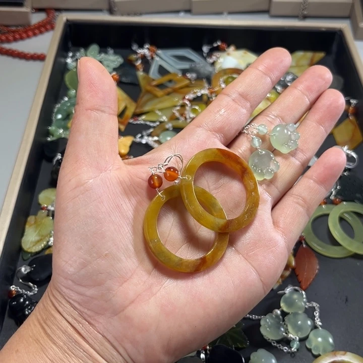 蛇纹石玉合金耳饰