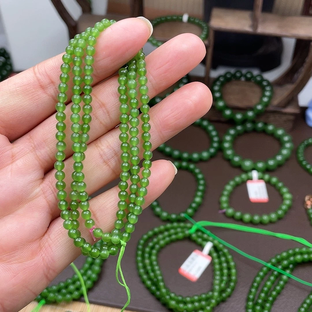 和田玉未镶嵌颈饰阳绿卡3.7