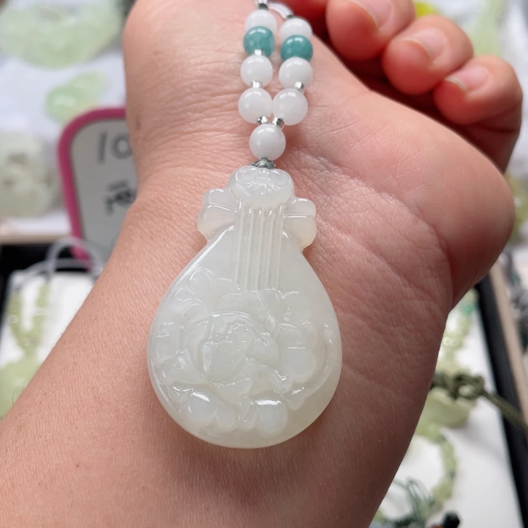 蛇纹石玉未镶嵌颈饰