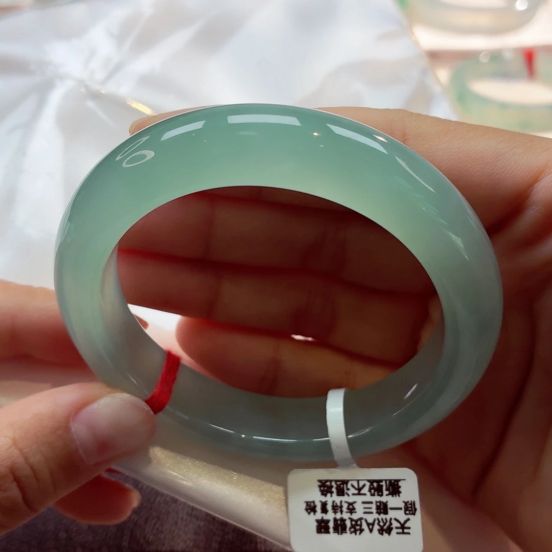 白***蓝翡翠未镶嵌手镯68分单