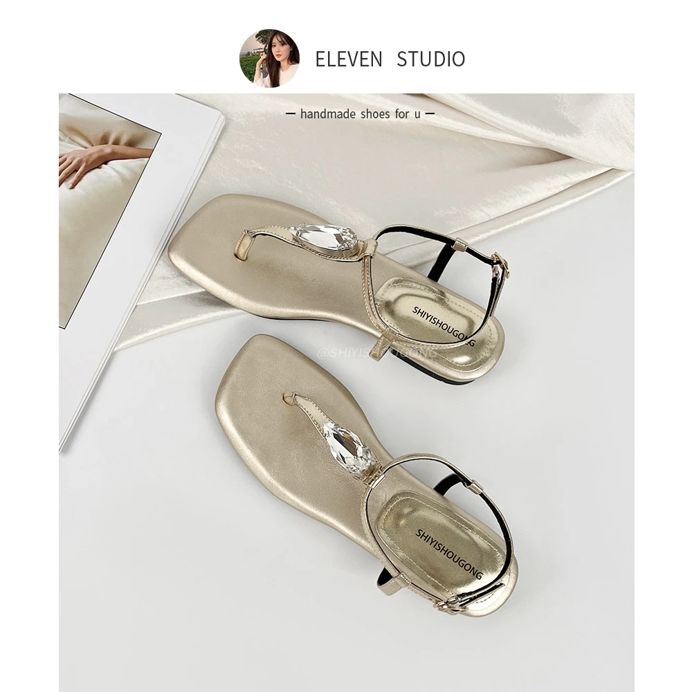 【王11】羊皮版~水钻方头夹脚一字扣带凉鞋夏 2.5|5CM/天使之泪