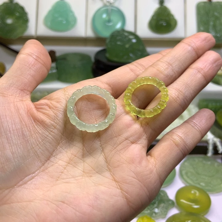 【闪购商品】未镶嵌蛇纹石玉颈饰?**?
