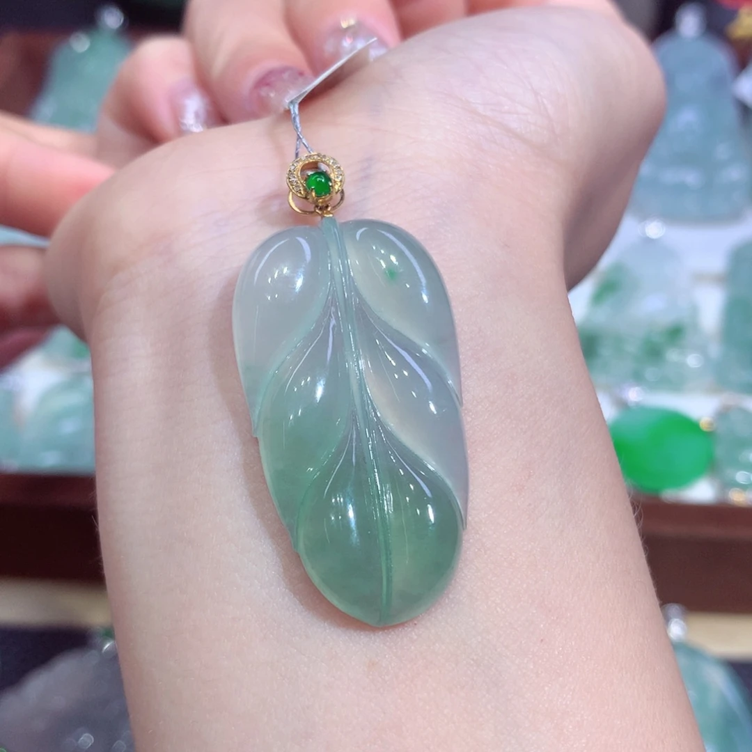 吊坠(不含链)18K金镶嵌翡翠天然缅甸A货翡翠揭阳工冰叶