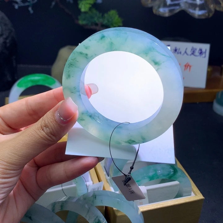 定制翡翠未镶嵌翡翠手镯