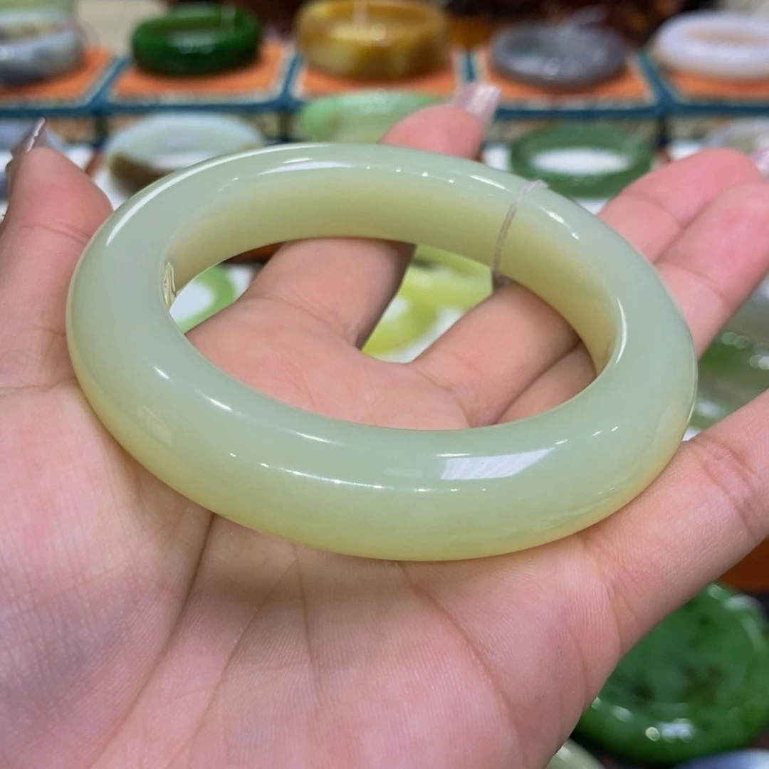 和田玉手镯未镶嵌新疆且末黄口5556