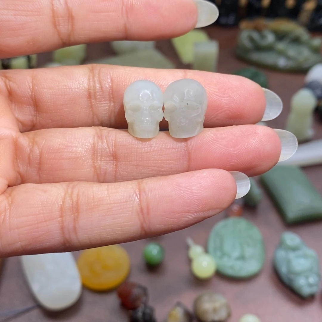 T***浩和田玉未镶嵌颈饰