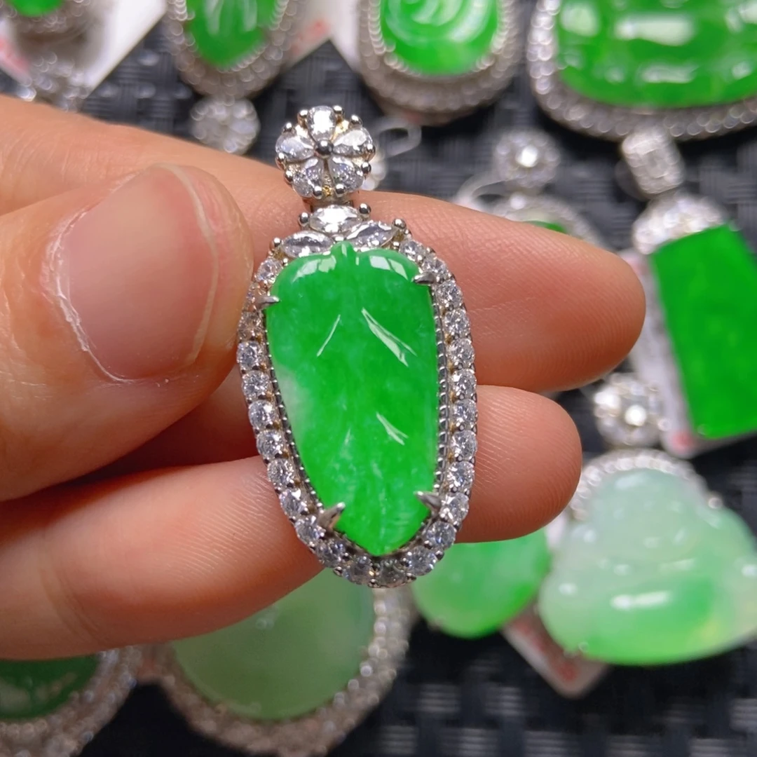 翡翠银S925镶嵌颈饰树叶吊坠