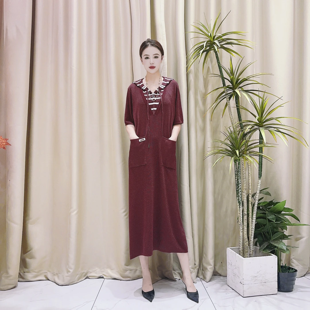 9496金枣红横条带帽连衣裙显瘦优雅时尚轻奢气质休闲大码薄款宽松