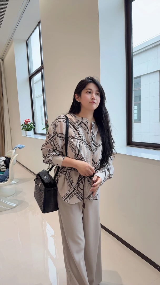 《南法浪漫》2025S/S设计感绳草纹图腾衬衫衬衣女士1442