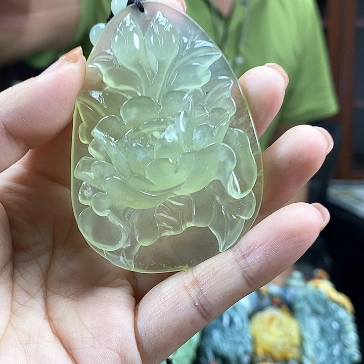 蛇纹石玉未镶嵌吊坠