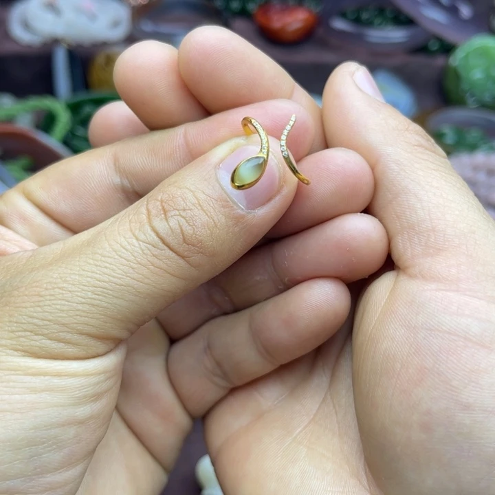 和田玉戒指18K金镶嵌