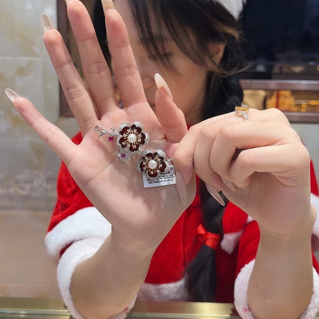 淡水珍珠胸饰未镶嵌梅花 三用款 古典又时髦