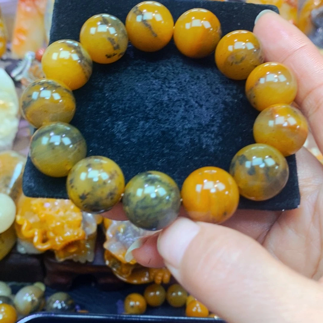 未镶嵌石英质玉（黄龙玉）颈饰