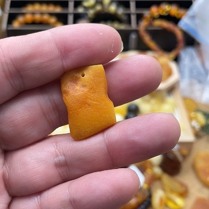 琥珀未镶嵌套链吊坠