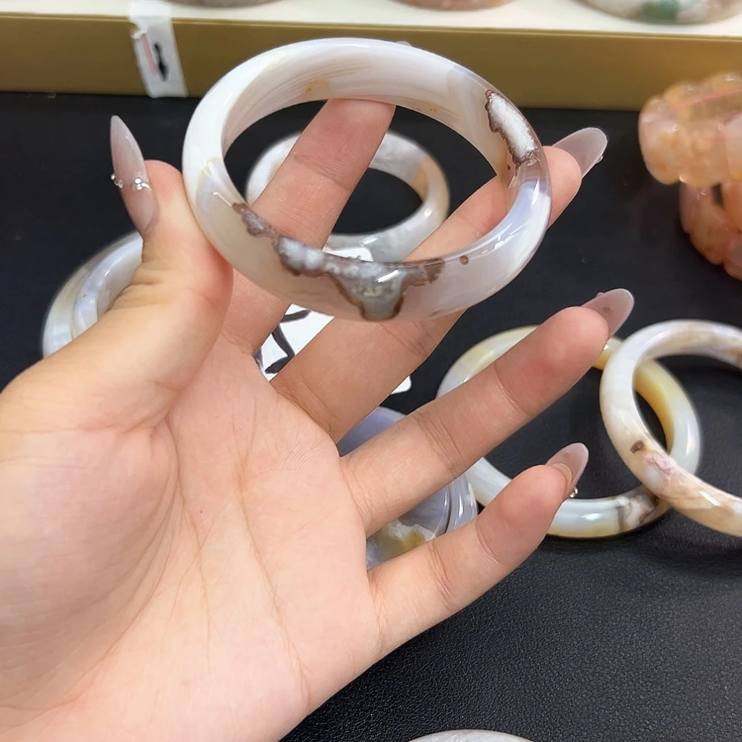 玛瑙/玉髓手镯未镶嵌54