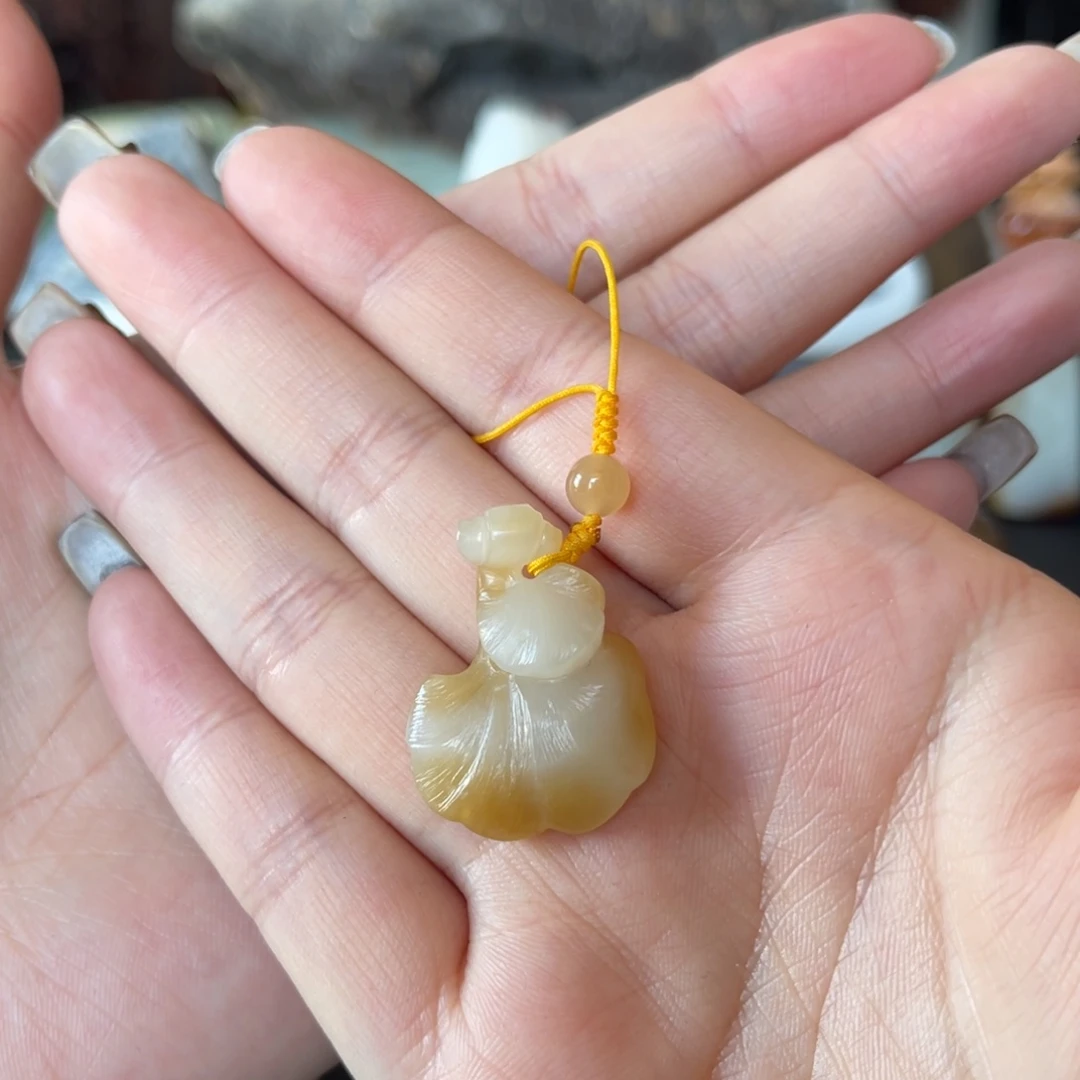 和田玉（糖玉）未镶嵌挂件金山糖白银杏叶