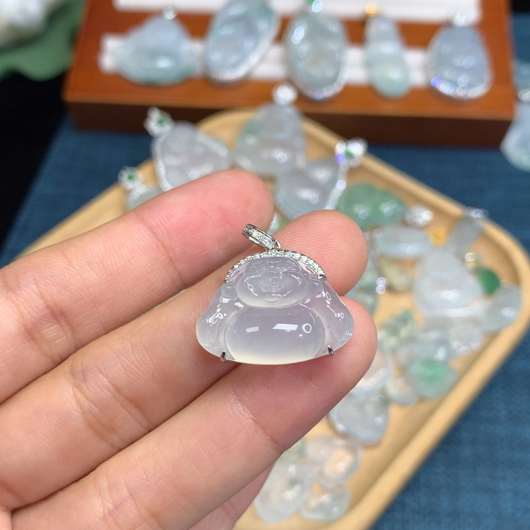 T****颈饰18K金镶嵌翡翠翡翠