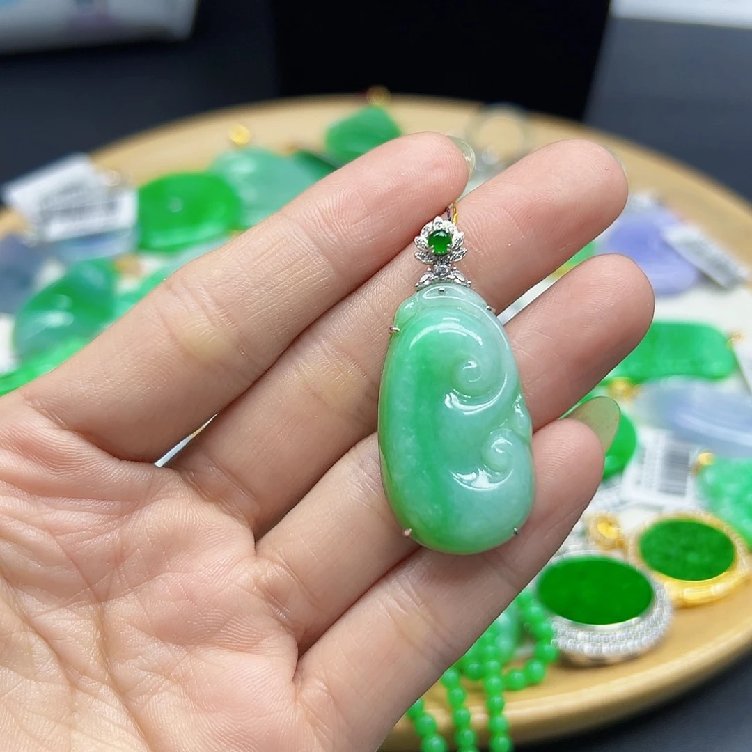 翡翠颈饰18K金镶嵌天然缅料A货一件